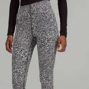 Lululemon Leggings- Warped Grain Alpine White Black- Size 6